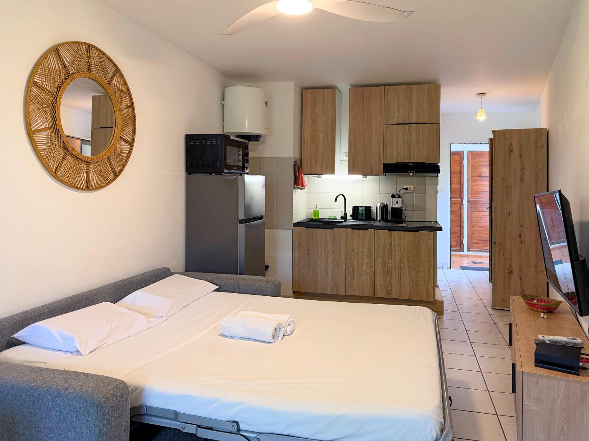Le Ti Canbou - Studio - Pres De La Plage -By Sister Home Saint-Gilles Les Bains Exterior photo